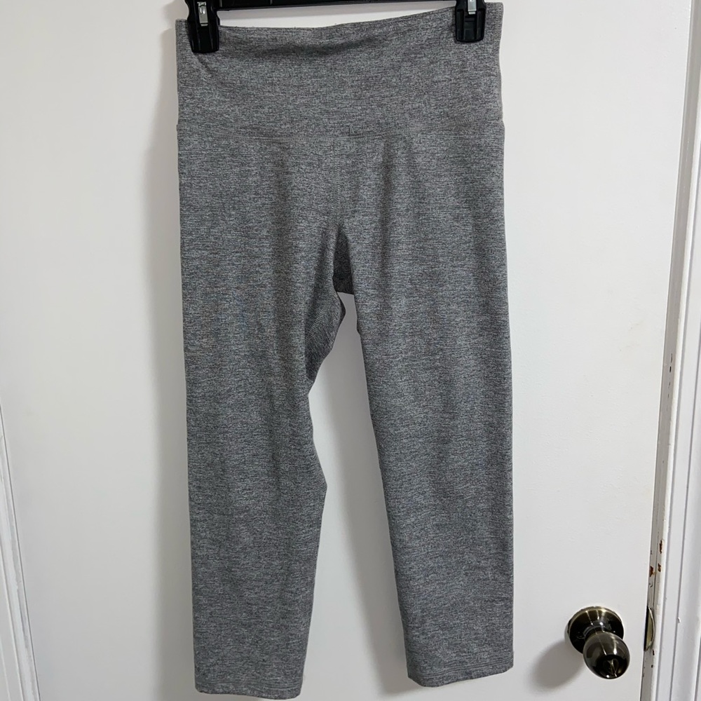 Old Navy Active High Waisted Capri Leggings